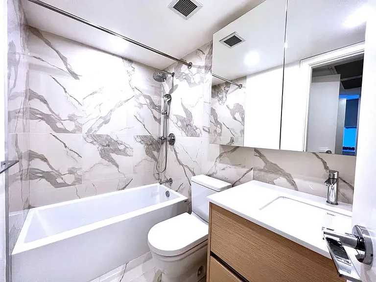 200 Klahanie Ct #704 — Photo 8
