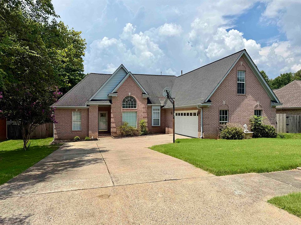 1st image of 2747 Surrey Park Dr