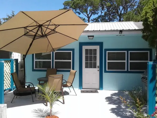 2-5 Parker St, Lanark Village, FL 32323
