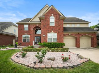 21724 Summerfield Dr, Macomb, MI 48044
