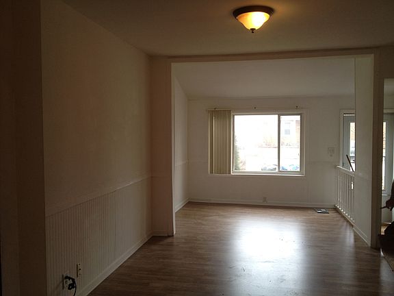 4th image of 2309 Parkrose St