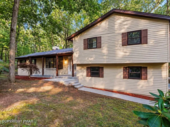 516 Black Oak Dr, Tannersville, PA 18372