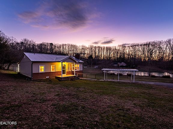 3rd image of 8418 Coppock Rd