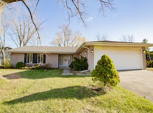 1095 Hillcrest Blvd, Hoffman Estates, IL 60169