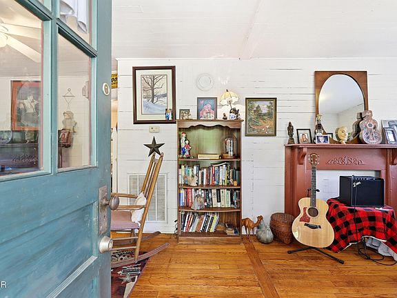 63rd image of 1319 Licklog Hollow Rd