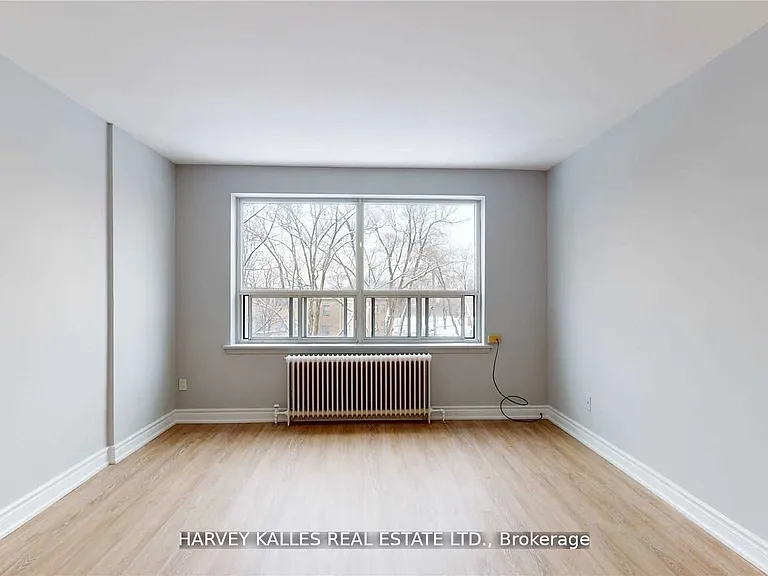 4 Greentree Ct #B3 — Photo 2