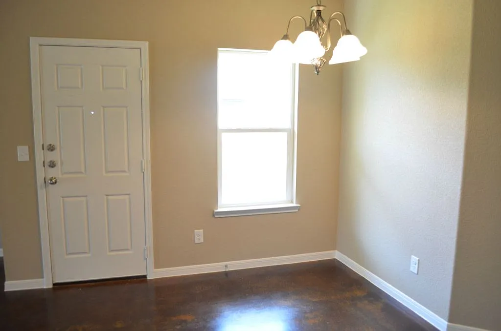 3 bed, 1300 sqft, $1,425 — Photo 4