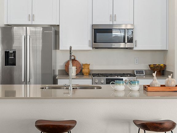 4th image of 15601 W Cactus Rd #1067