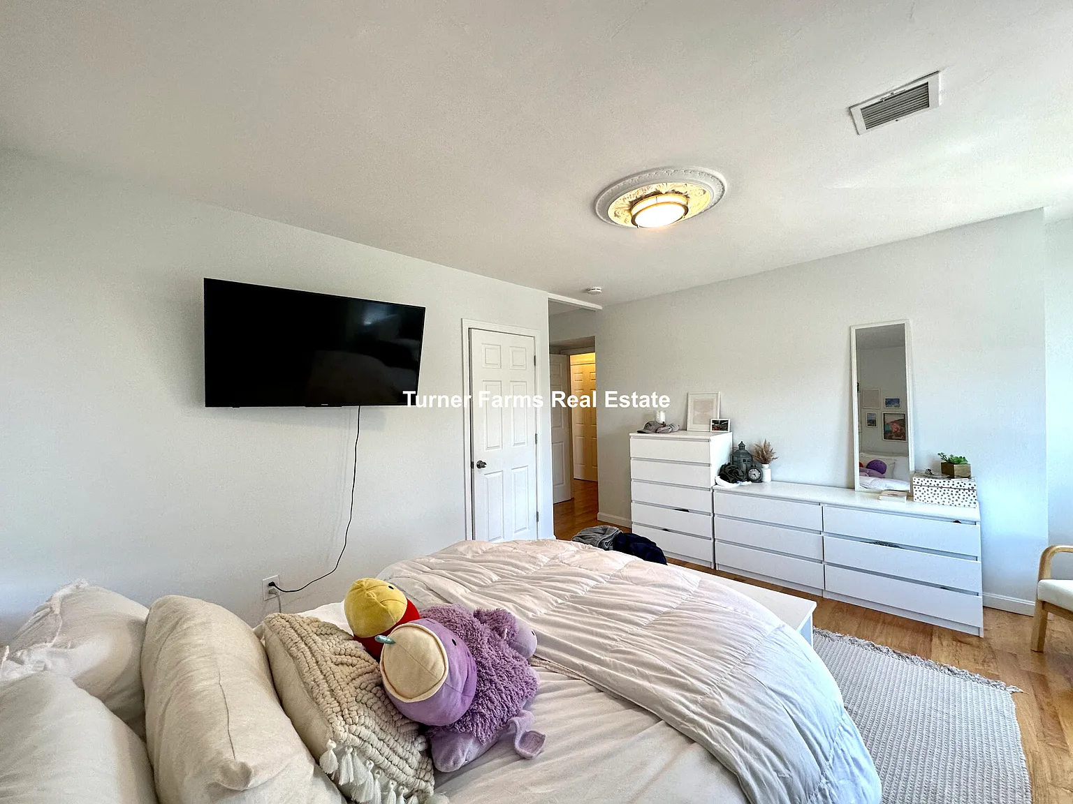 3 bed, 9999 sqft, $3,600 — Photo 4