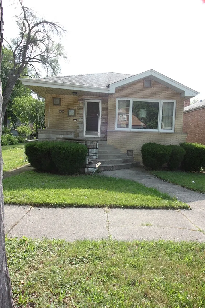 13927 S Michigan Ave photo 1