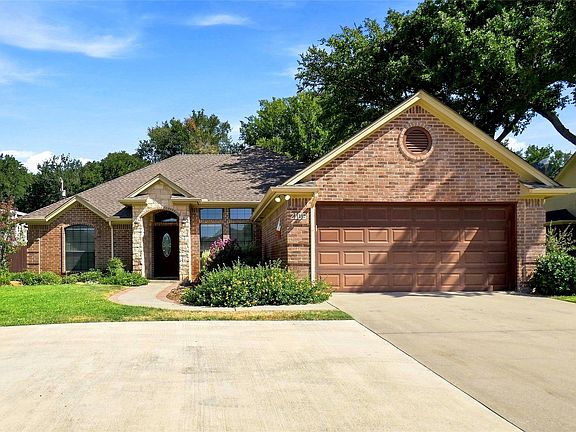 2nd image of 2105 Fair Oaks