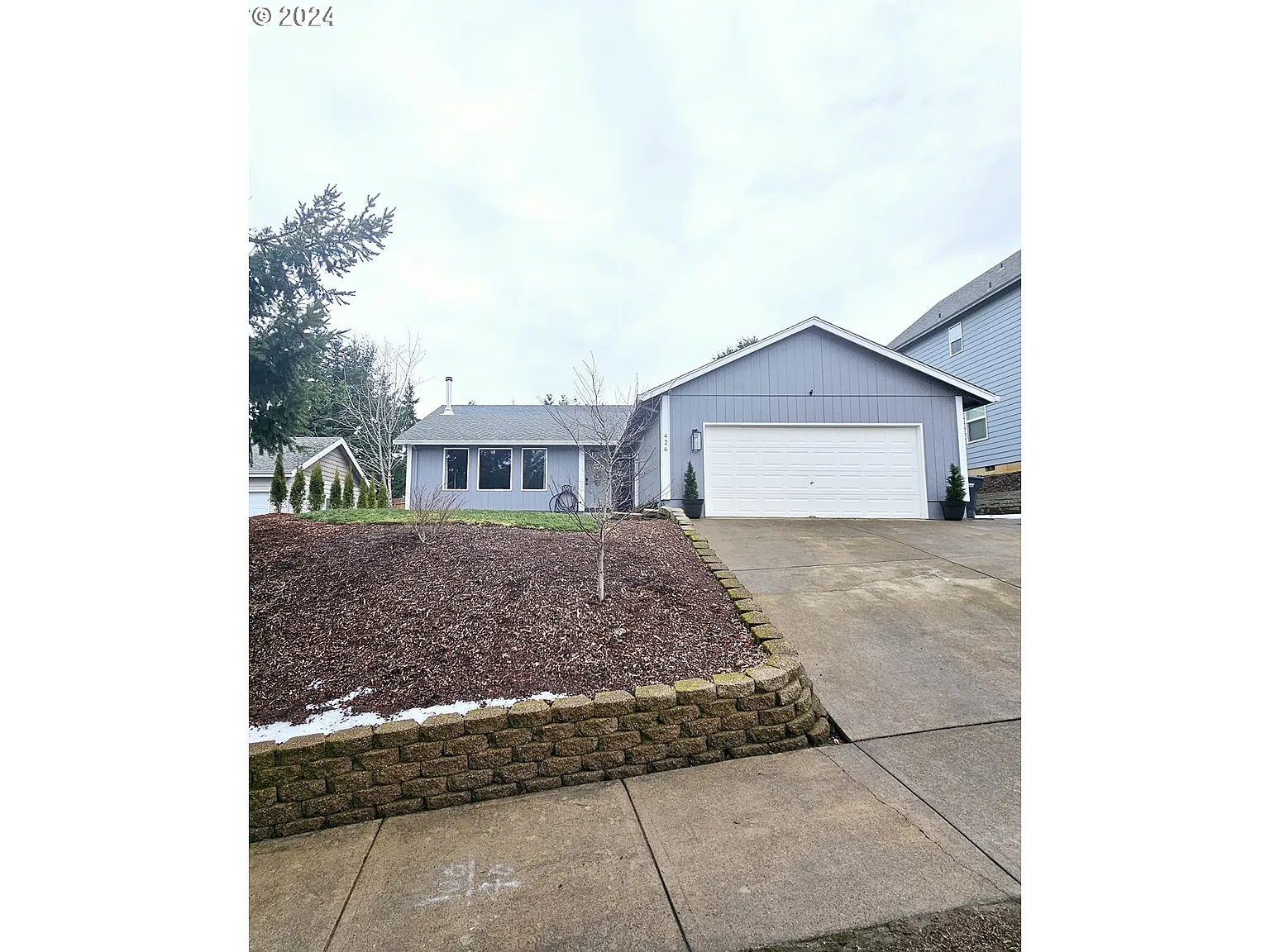426 SE Dance Dr photo 1