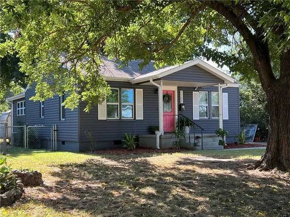 1105 S 19th St, Chickasha, OK 73018