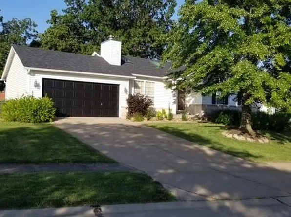 814 Molloy Dr, O'Fallon, MO 63366
