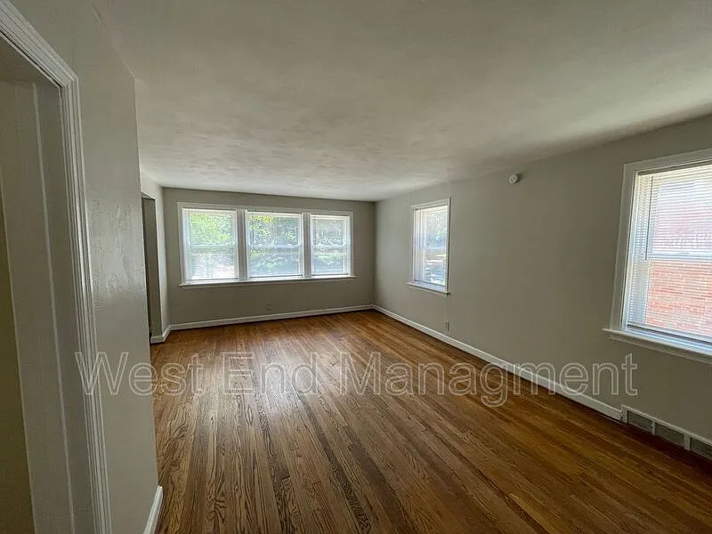 2 bed, 1.0 bath, $1,295 — Photo 4
