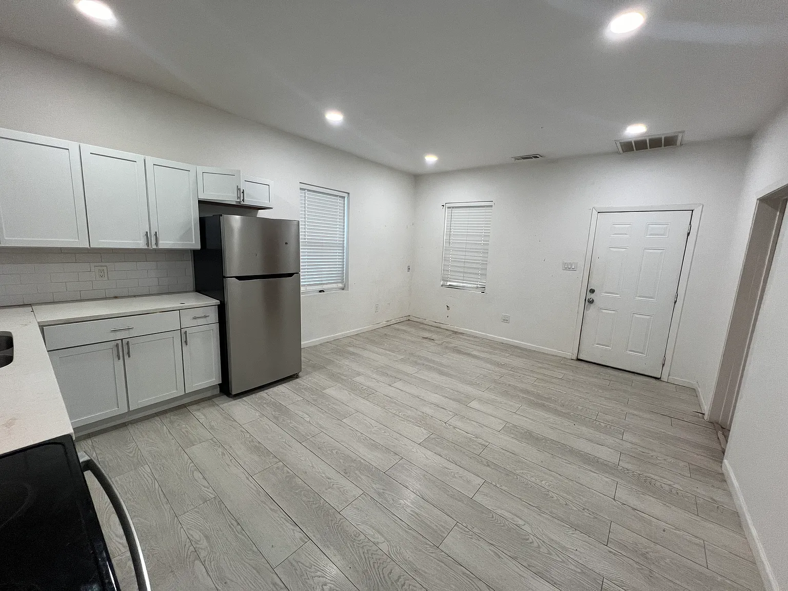 1 bed, 700 sqft, $800 — Photo 2