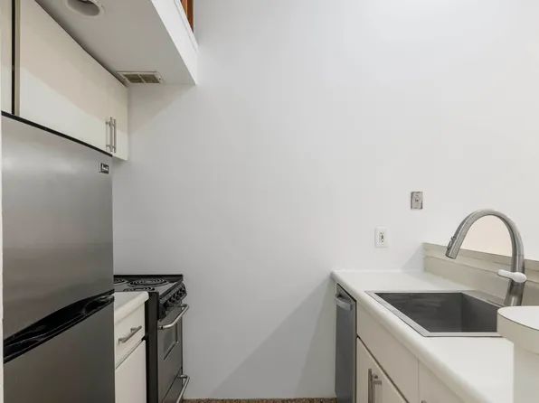 207 East 37th Street image 9 of 15