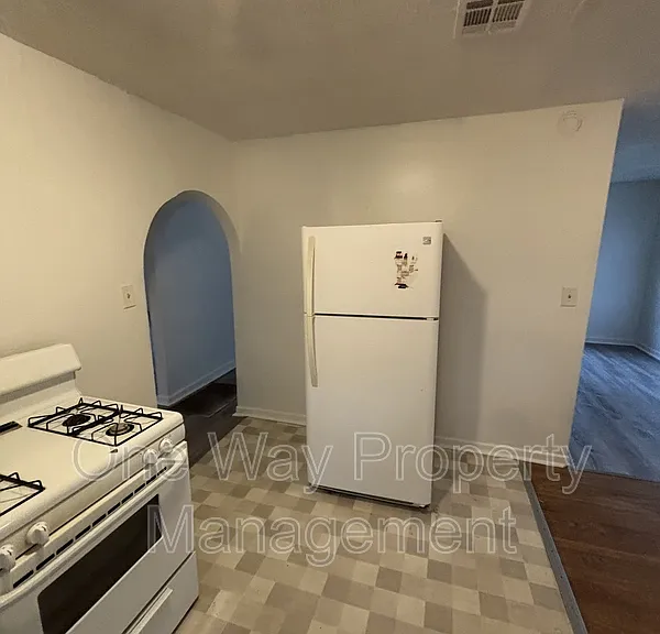 1738 N Poplar Ave — Photo 8