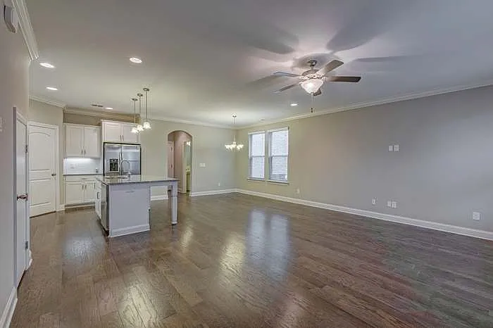 3 bed, 2.5 bath, 1897 sqft, $2,695 — Photo 3