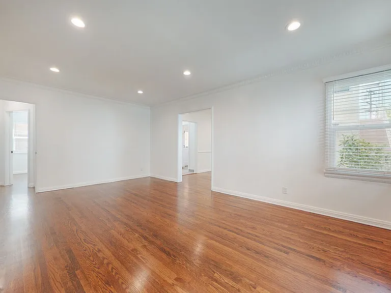3368 Rowena Ave — Photo 2