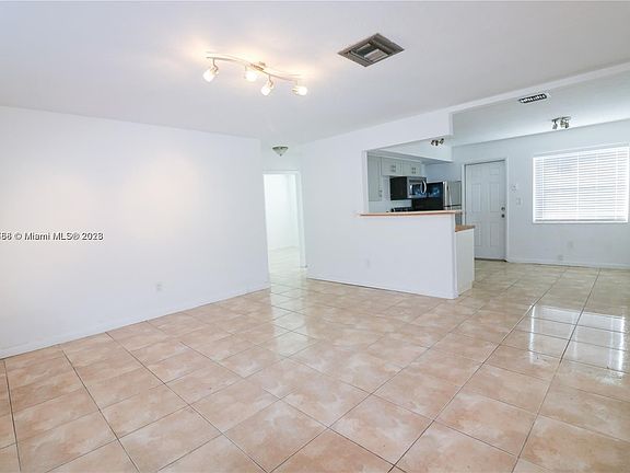 2nd image of 11002 NE 13th Ave #11002