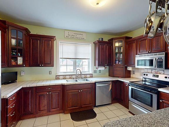 5th image of 2106 Micklethwaite Rd