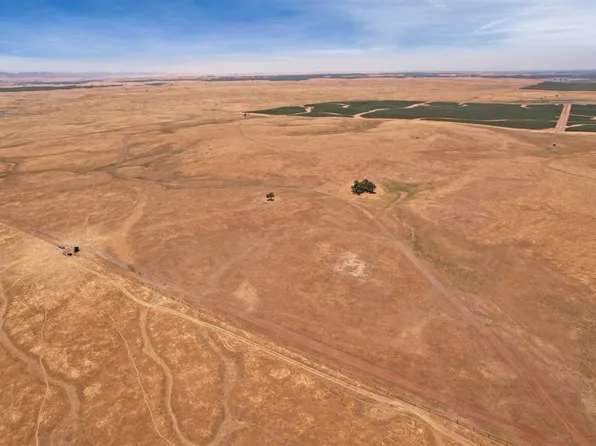 E Harney Ln, Lodi, CA 95240