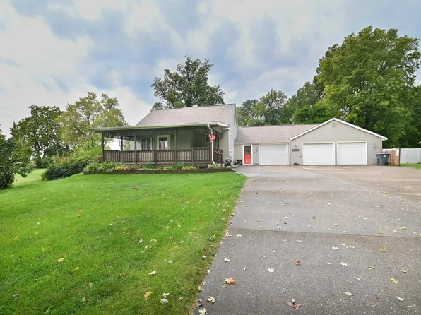 3020 Springfield Rd, East Peoria, IL 61611