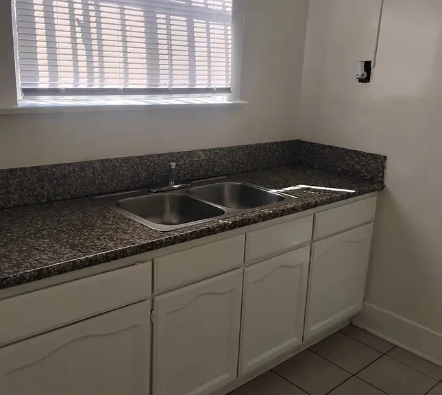 324 E Esther St #8 — Photo 7