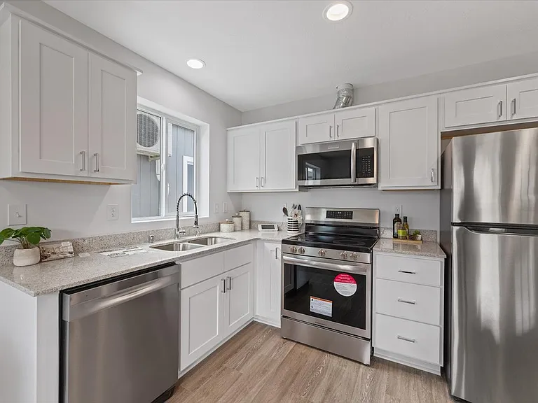 Back unit kitchen