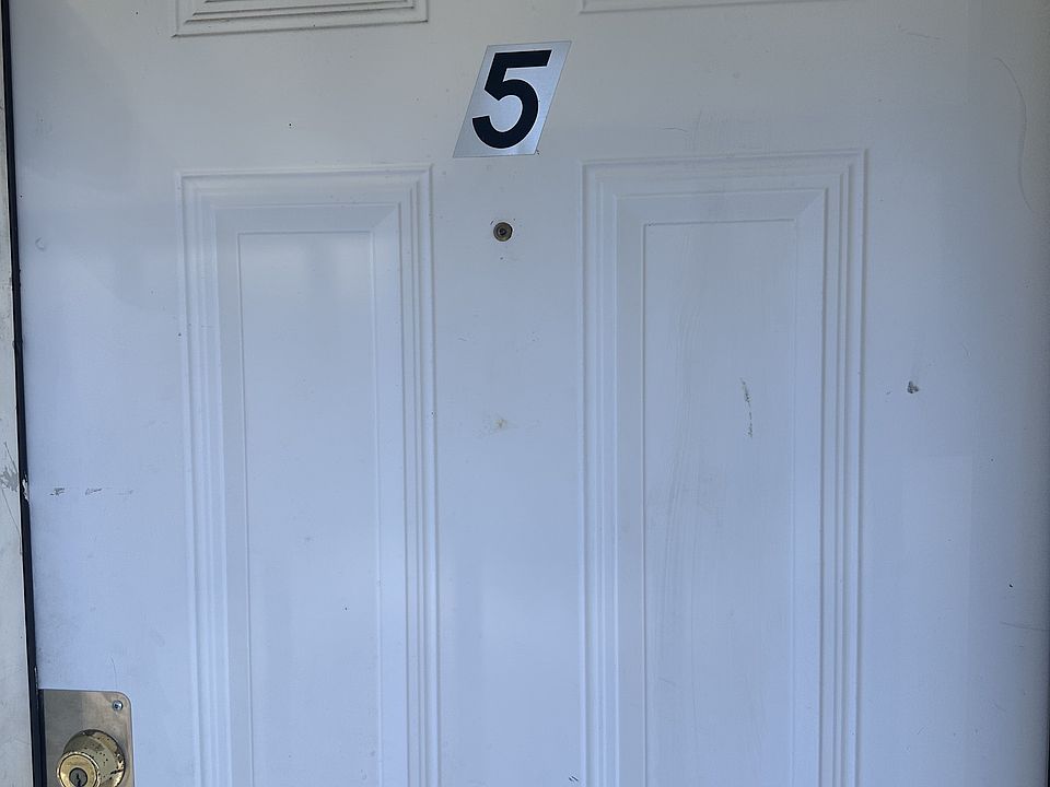 1st image of 4017 Camellia Dr #B5