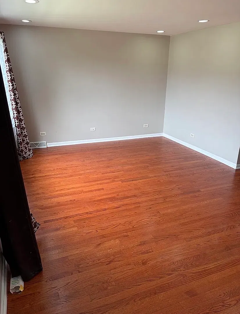3 bed, 1.5 bath, 1300 sqft, $2,200 — Photo 2