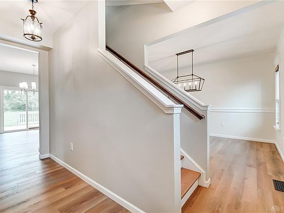 4th image of 537 Recess Dr