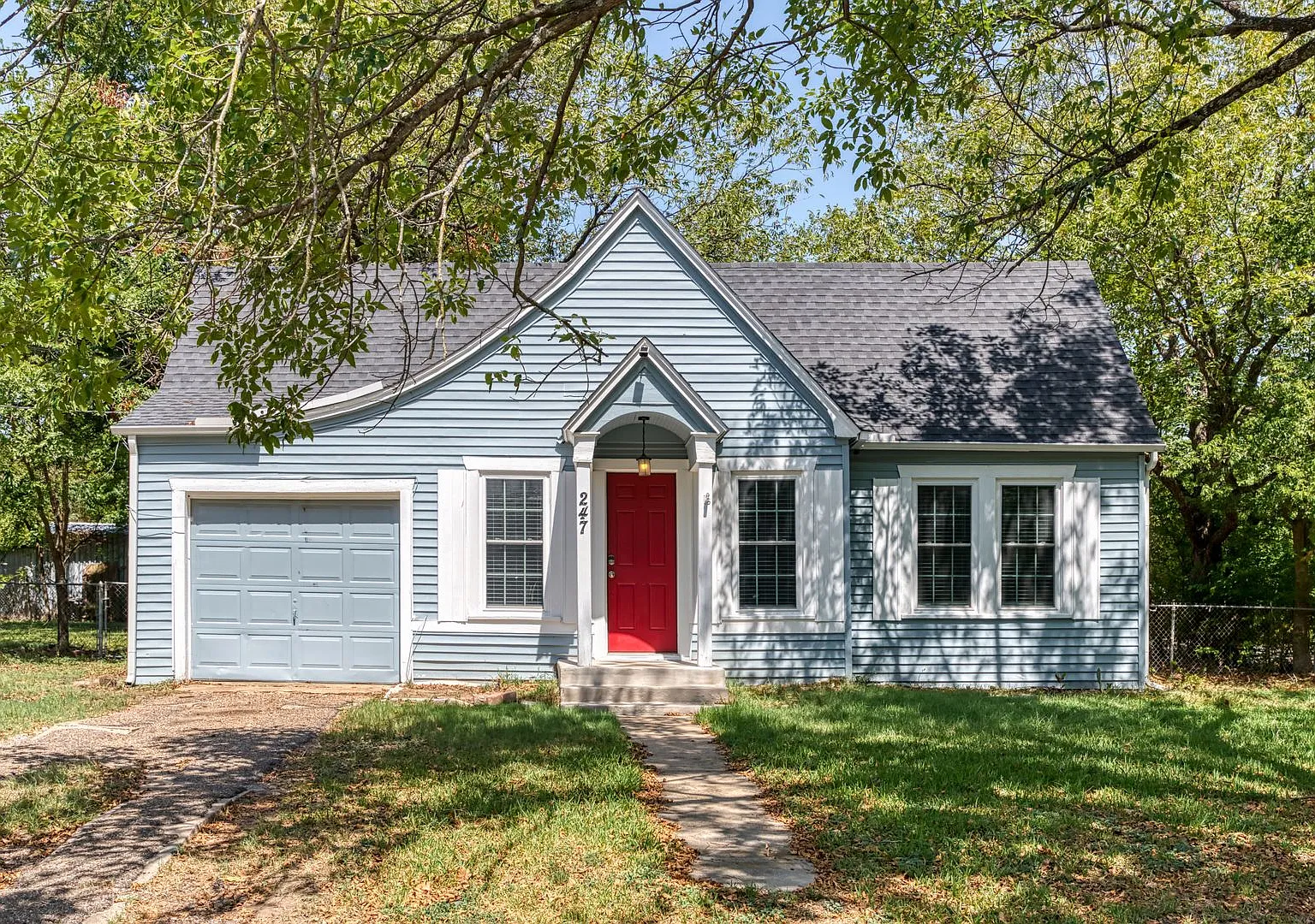 Comfortable 2-Bedroom Home in a Wills Point Community — Photo 1