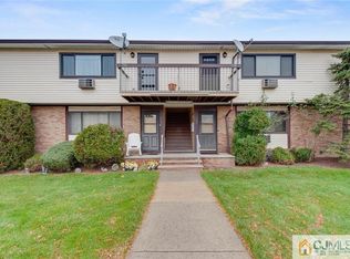 918 Cricket Ln, Woodbridge, NJ