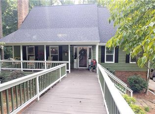 1615 Foxhollow Rd, Greensboro, NC 27410