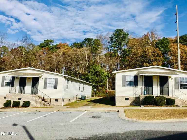 1504 Iris Cir #D — Photo 1