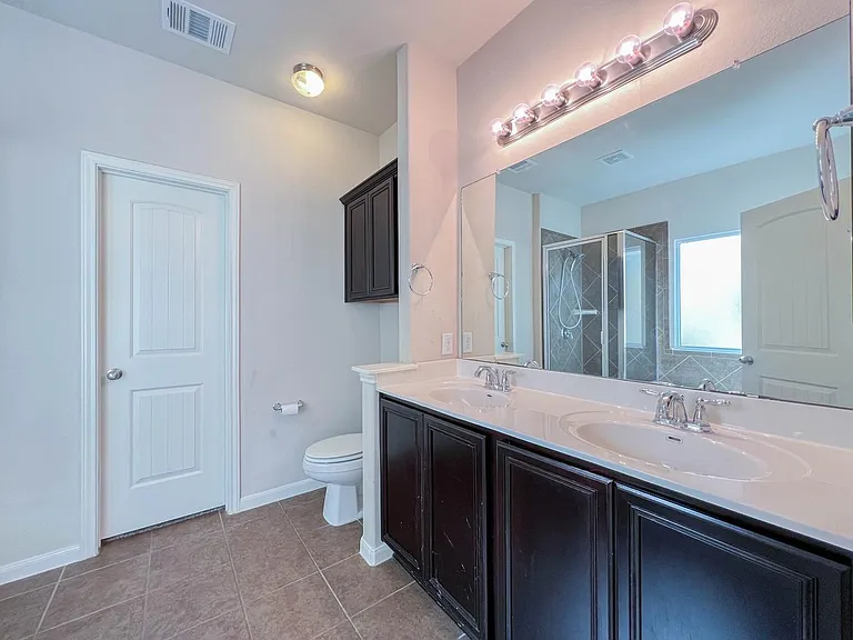 921 Heritage Springs Trl — Photo 16