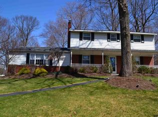 14 Winding Rdg, Clifton Park, NY 12065