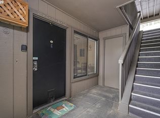 7720 SW Barnes Rd UNIT G, Portland, OR 97225