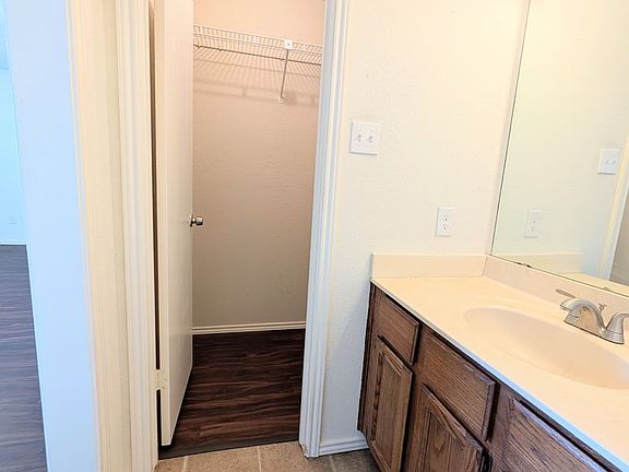 4th image of 420 Hyden Ave