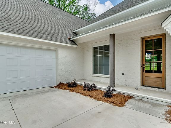 4th image of 124 Grayson Way