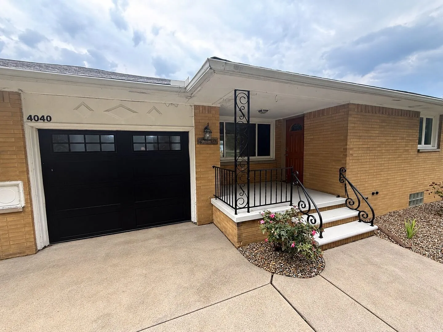 Lakefront Living with Lake Erie Views — Photo 4