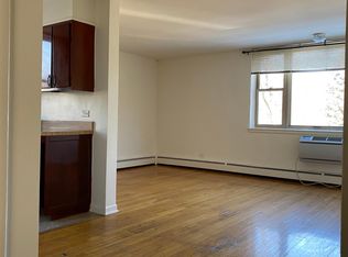 830 Crain St APT 2W, Evanston, IL 60202