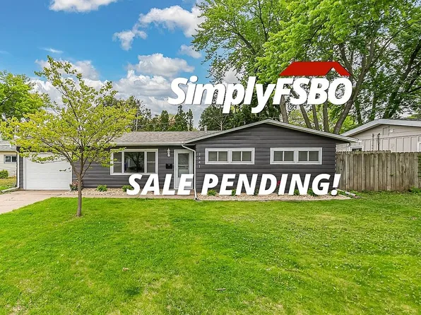 1441 Lakewood Dr, Bettendorf, IA 52722