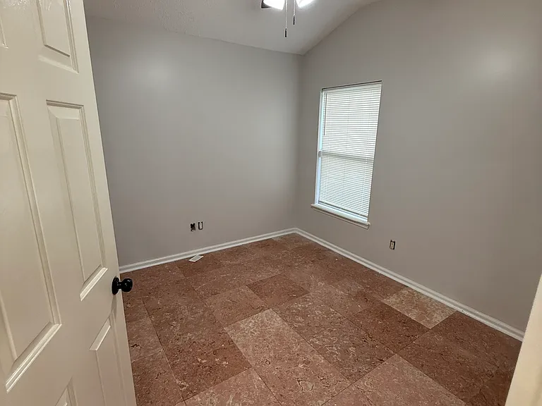 2802 Coachman Lakes Dr — Photo 13