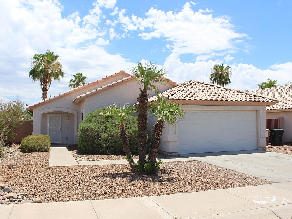 1st image of 313 S 161st Dr