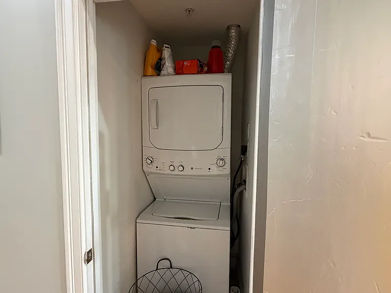 498 E Broadway #1 — Photo 7