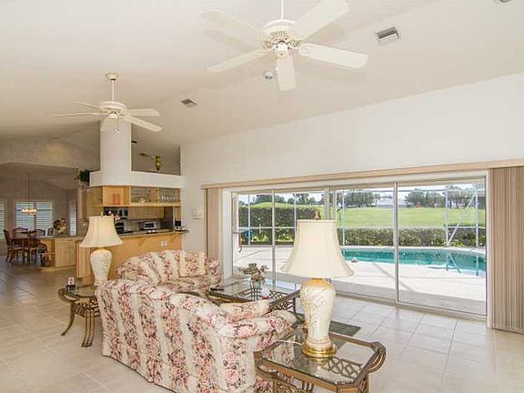 3rd image of 1688 Valley Dr
