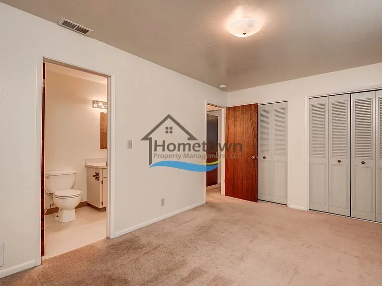 2432 & 2433 E Stowe Ct — Photo 13